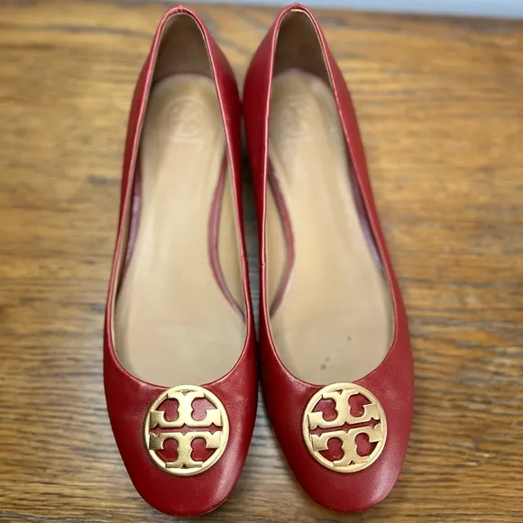 Tory Burch Size 8.5 • Round Toe Leather Pumps Shoes Dark Red.