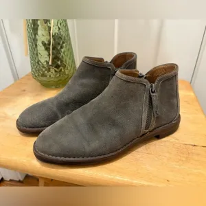 Trask Women’s Ankle Boots Premium Distressed Italian Suede Size 6 Gray Side Zip