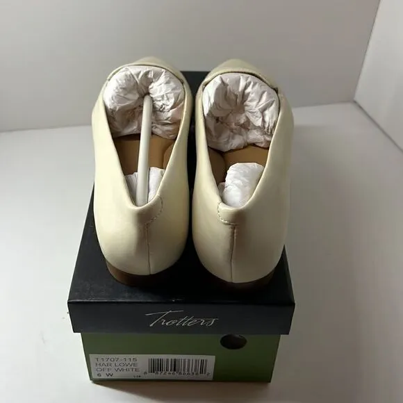 Trotter Harlowe Pointed Toe Flats Off White size 6W