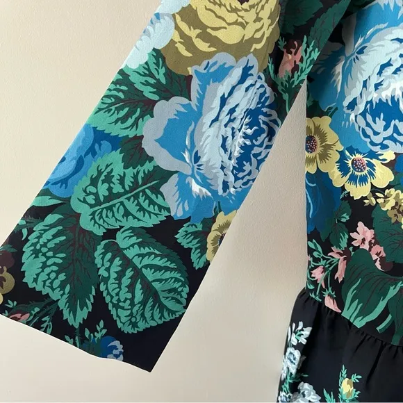 Tuckernuck Pierce dress Ladies size medium Black verdant floral blue