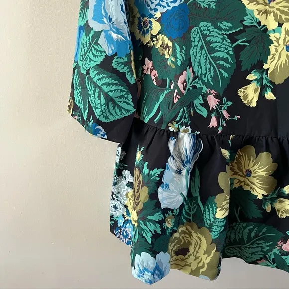 Tuckernuck Pierce dress Ladies size medium Black verdant floral blue