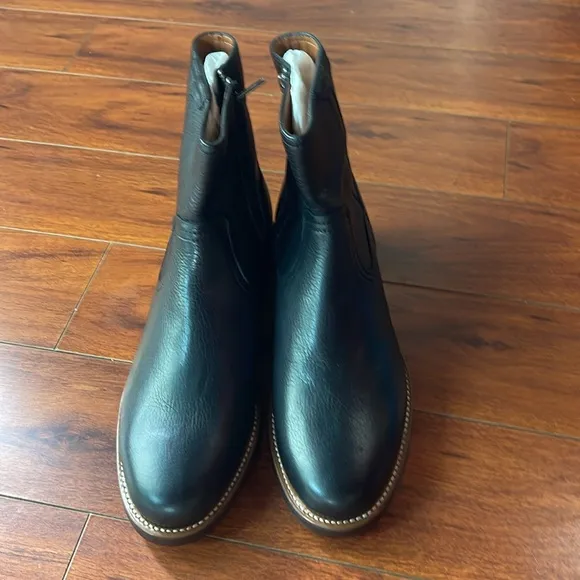 Two24 Ariat | Santa Fe | leather Men’s NEW IN BOX w/Dusters | Size 10