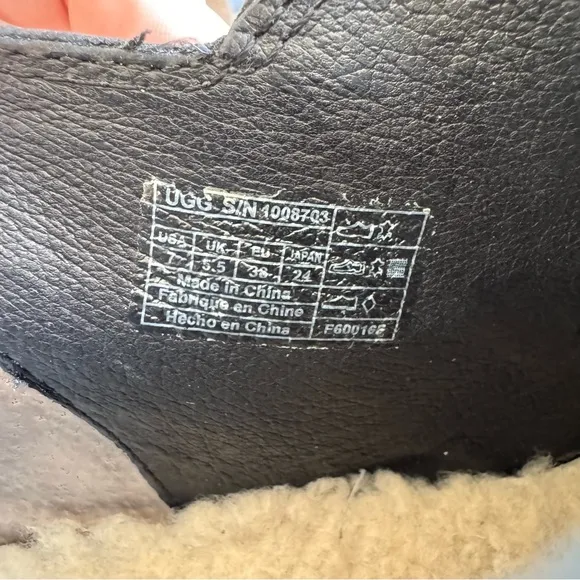 UGG AUSTRALIA Clementine Black Leather Shearling Insole Side Zip Ankle Boots