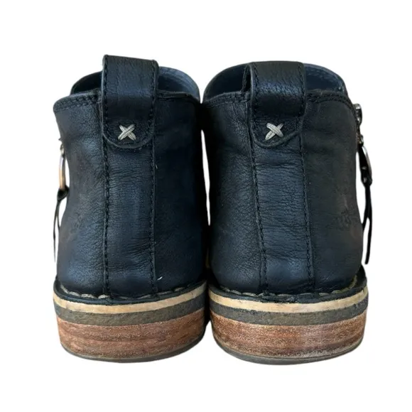 UGG AUSTRALIA Clementine Black Leather Shearling Insole Side Zip Ankle Boots