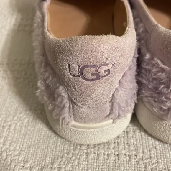 Ugg Casual Shoes Women’s Size 6.5 Medium Purple Leather Fleece Slip On Puff Ball
