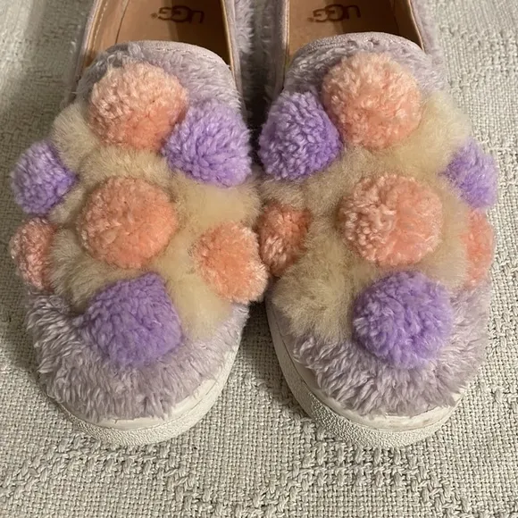 Ugg Casual Shoes Women’s Size 6.5 Medium Purple Leather Fleece Slip On Puff Ball
