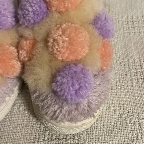 Ugg Casual Shoes Women’s Size 6.5 Medium Purple Leather Fleece Slip On Puff Ball