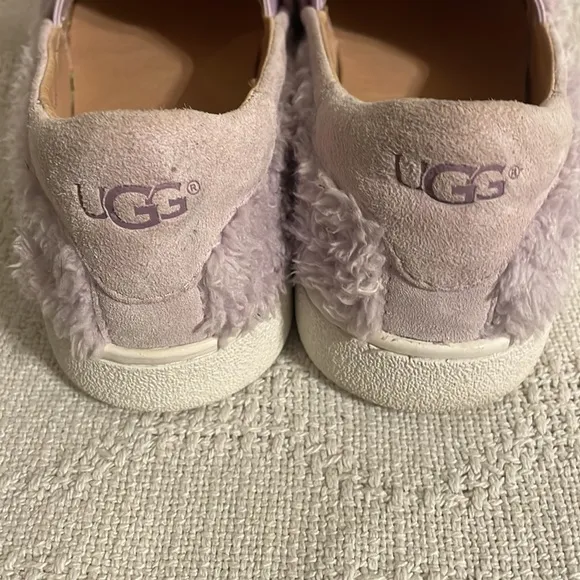 Ugg Casual Shoes Women’s Size 6.5 Medium Purple Leather Fleece Slip On Puff Ball