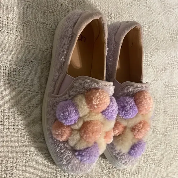 Ugg Casual Shoes Women’s Size 6.5 Medium Purple Leather Fleece Slip On Puff Ball