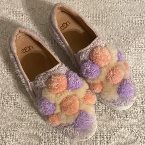 Ugg Casual Shoes Women’s Size 6.5 Medium Purple Leather Fleece Slip On Puff Ball
