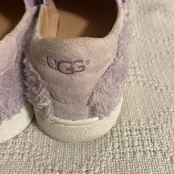 Ugg Casual Shoes Women’s Size 6.5 Medium Purple Leather Fleece Slip On Puff Ball