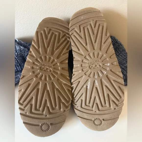 UGG Classic Cardy Boots Blue Knit Side Buttons Women’s Size 6