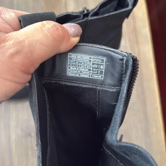 UGG Fern Waterproof Bootie Black Nubuck Leather Size 9.5