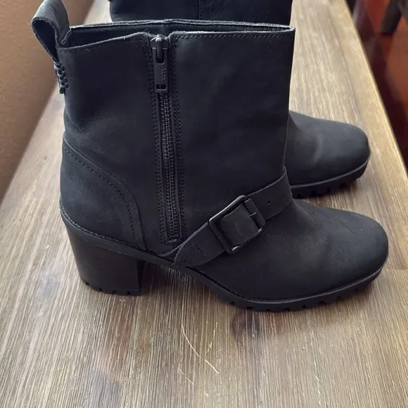 UGG Fern Waterproof Bootie Black Nubuck Leather Size 9.5
