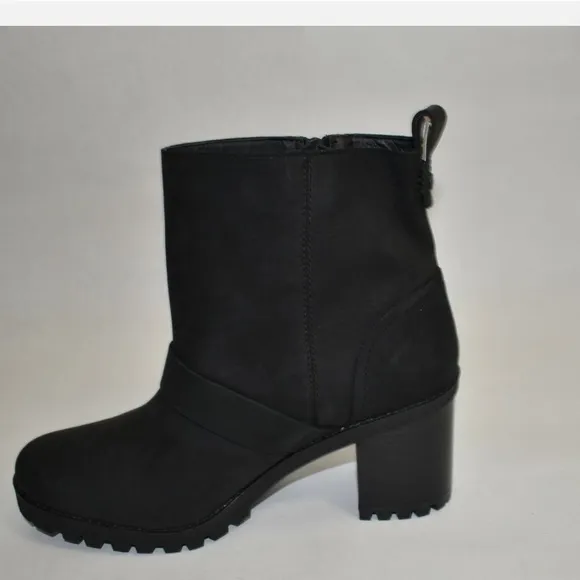 UGG Fern Waterproof Bootie Black Nubuck Leather Size 9.5