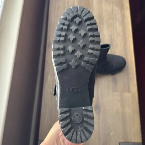 UGG Fern Waterproof Bootie Black Nubuck Leather Size 9.5