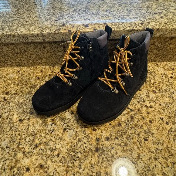 UGG Hilmar Black Suede Youth 5 Lined Boots Lace Up Side Zip Big Boys EUC