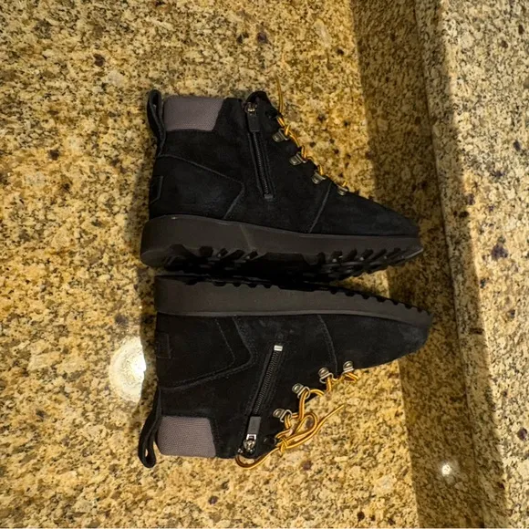 UGG Hilmar Black Suede Youth 5 Lined Boots Lace Up Side Zip Big Boys EUC