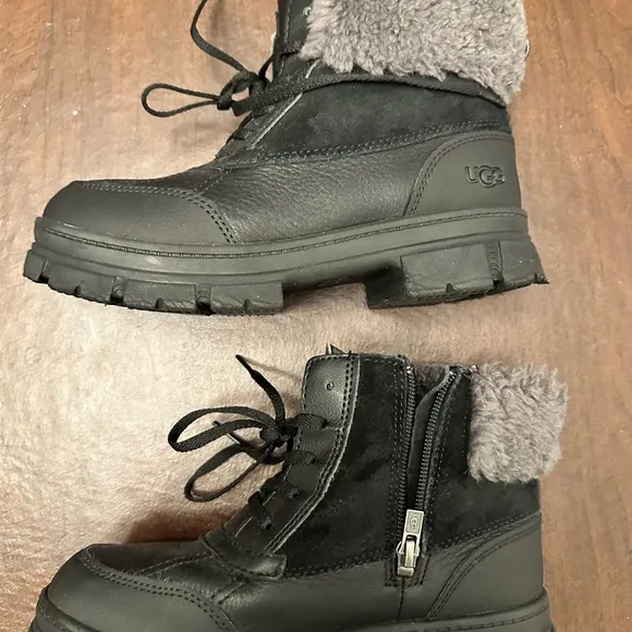 Ugg kids boots size 4