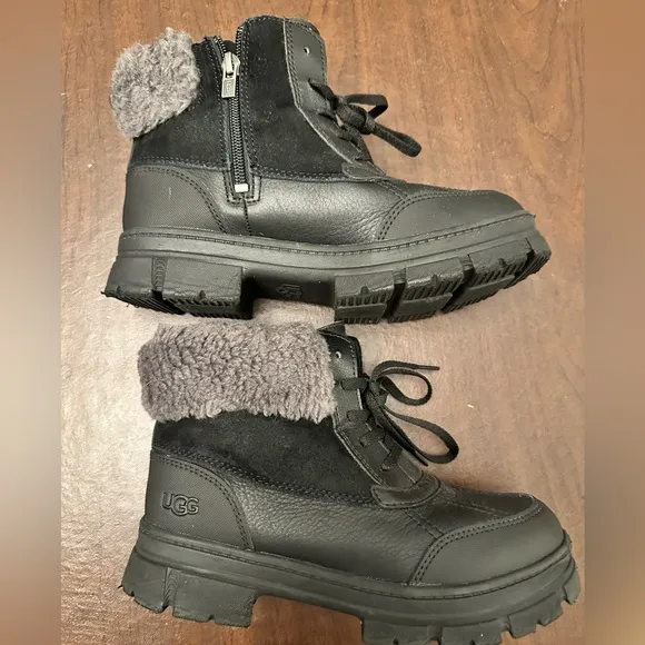 Ugg kids boots size 4