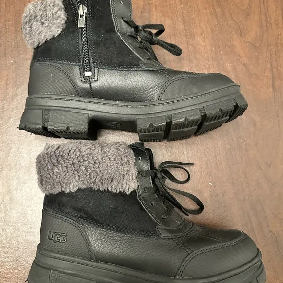 Ugg kids boots size 4