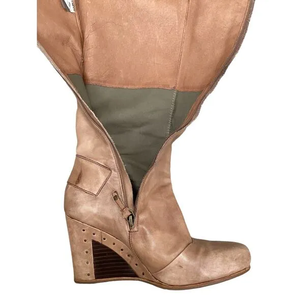 UGG Leather Boots Women’s Size 8 Wedge Heels with Side Zipper in Tan