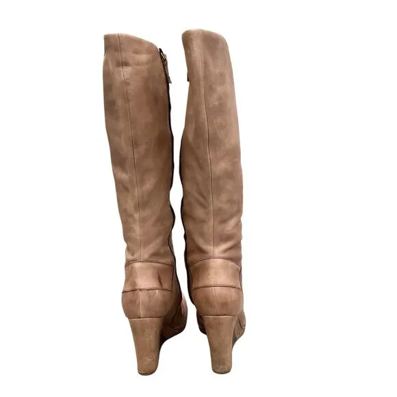 UGG Leather Boots Women’s Size 8 Wedge Heels with Side Zipper in Tan