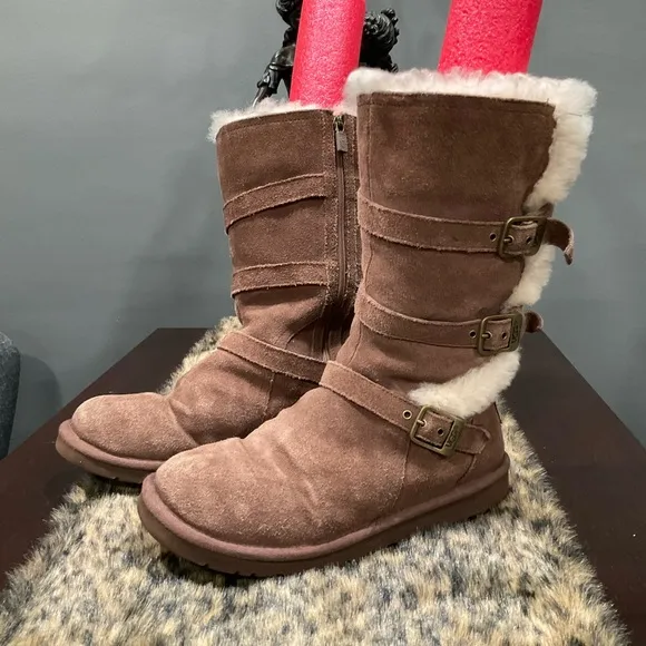 UGG THREE BUCKLE LEATHER ZIP BOOTS
