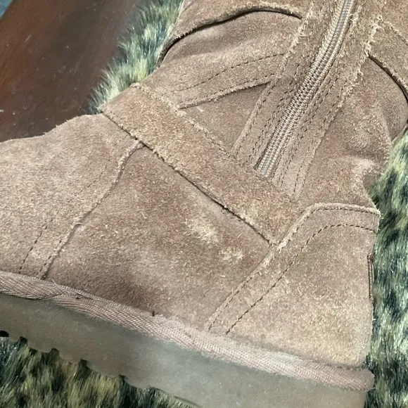 UGG THREE BUCKLE LEATHER ZIP BOOTS