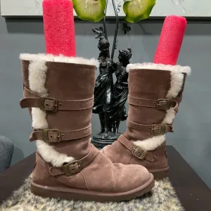 UGG THREE BUCKLE LEATHER ZIP BOOTS