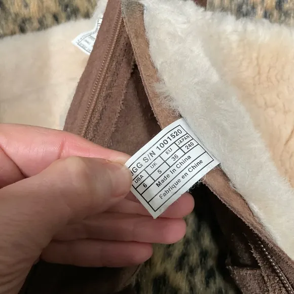 UGG THREE BUCKLE LEATHER ZIP BOOTS
