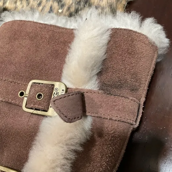 UGG THREE BUCKLE LEATHER ZIP BOOTS