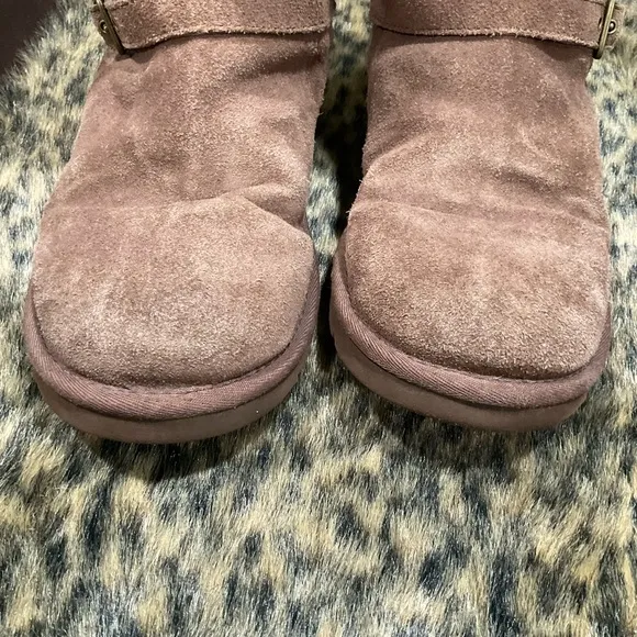 UGG THREE BUCKLE LEATHER ZIP BOOTS