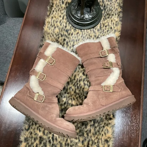 UGG THREE BUCKLE LEATHER ZIP BOOTS