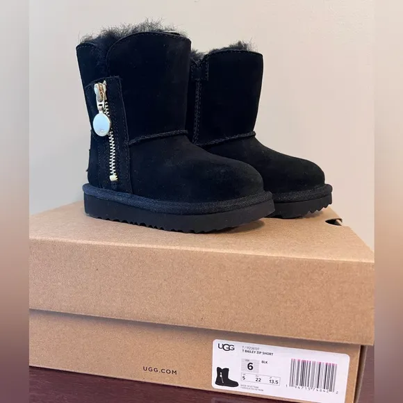 UGG Toddler Bailey Zip Boots in Black (size 6)