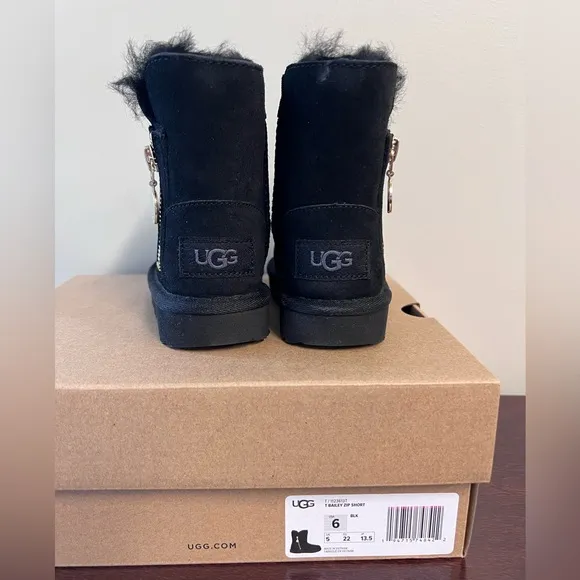 UGG Toddler Bailey Zip Boots in Black (size 6)