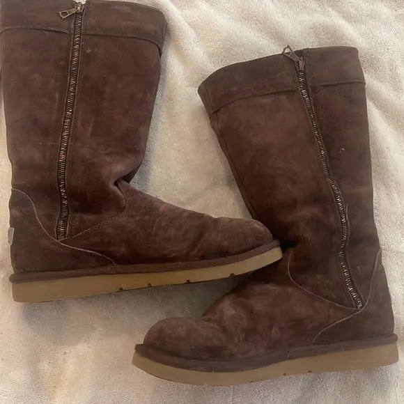 Ugg uggs Womens tall brown suede side zip boots. Shearling wool type winter