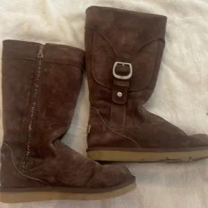Ugg uggs Womens tall brown suede side zip boots. Shearling wool type winter