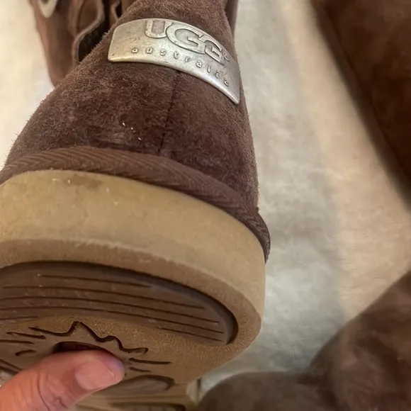 Ugg uggs Womens tall brown suede side zip boots. Shearling wool type winter