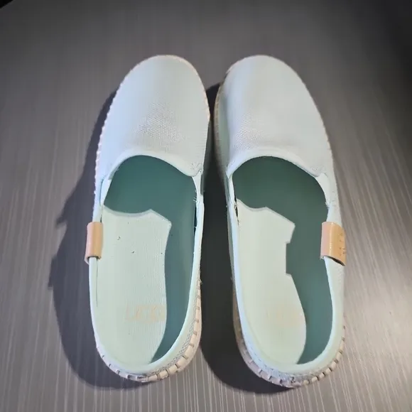 UGG  Women's Delu Sneaker Slide Flats Size 6 Fashion Comfort‎ Casual NWOT