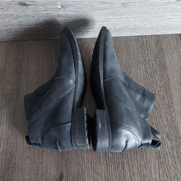 UGG Aureo Black Leather Ankle Boots sz 8.5