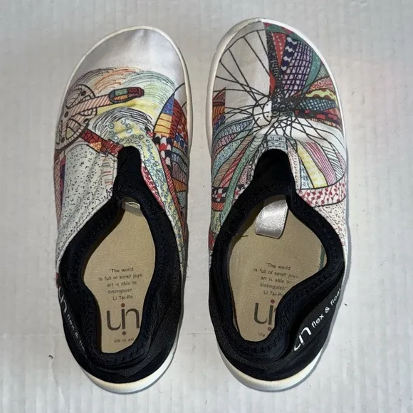 UIN Flex And Float Women’s Canvas Wheel Printed Slip On Shoes