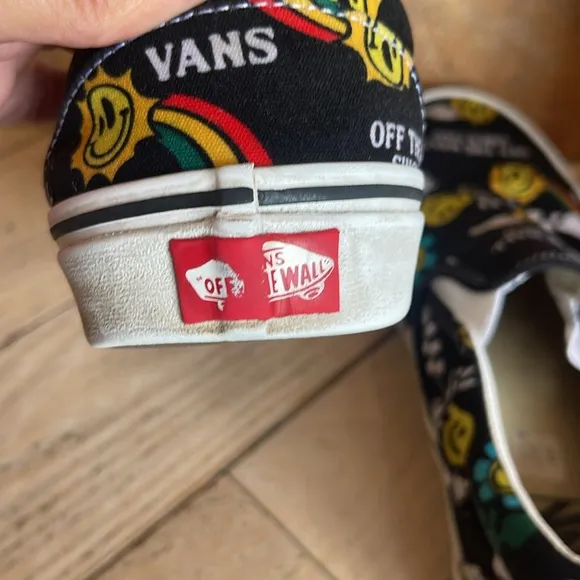 VANS W10.5 M9 BETTER DAYS SKATE SHOES MULTICOLOR SLIP-ON HAPPY FACE RAINBOWS.