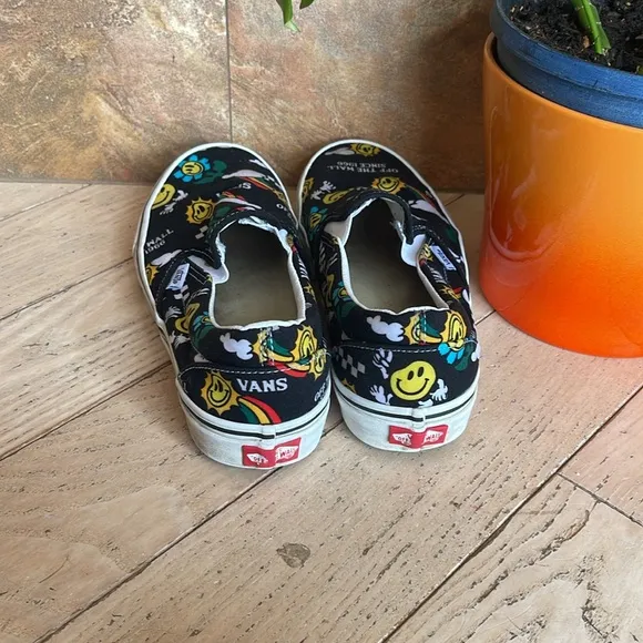 VANS W10.5 M9 BETTER DAYS SKATE SHOES MULTICOLOR SLIP-ON HAPPY FACE RAINBOWS.