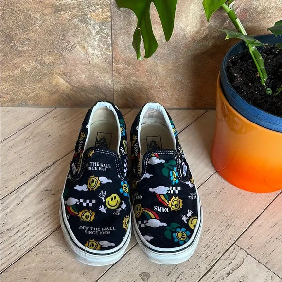 VANS W10.5 M9 BETTER DAYS SKATE SHOES MULTICOLOR SLIP-ON HAPPY FACE RAINBOWS.