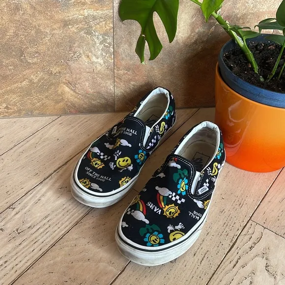 VANS W10.5 M9 BETTER DAYS SKATE SHOES MULTICOLOR SLIP-ON HAPPY FACE RAINBOWS.