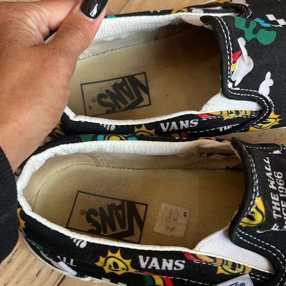 VANS W10.5 M9 BETTER DAYS SKATE SHOES MULTICOLOR SLIP-ON HAPPY FACE RAINBOWS.