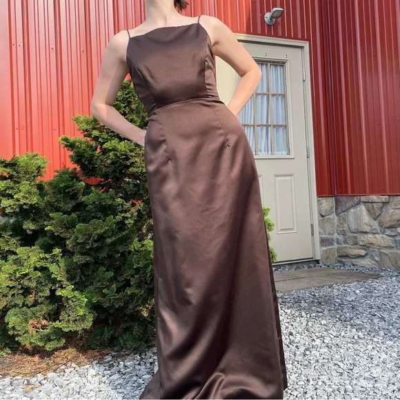Vera Wang Espresso Brown Boat Neck Sleeveless Satin Maci Bridesmaid Formal Gown