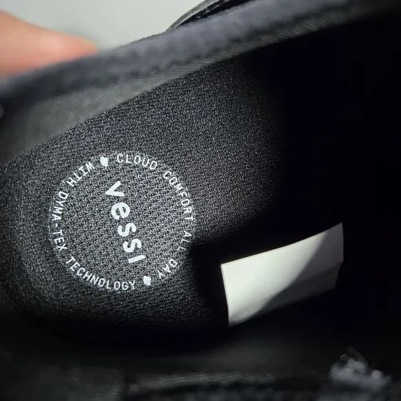 Vessi Everyday Sneaker Womens Size 8 Waterproof Shoes Sneakers Black White