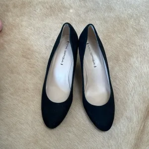 Via Spiga - black suede wedges